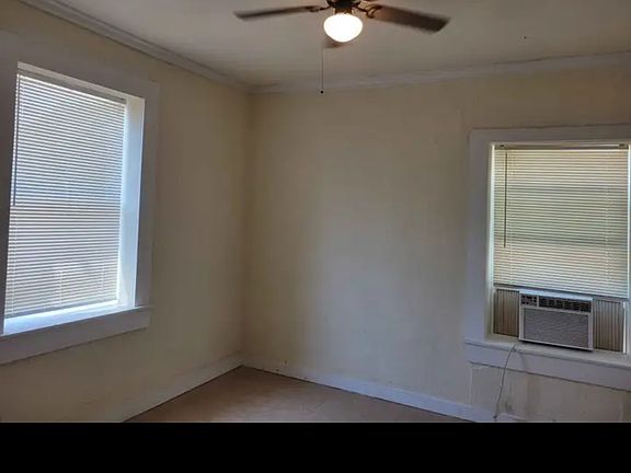 4th image of 300 W Walnut St #4
