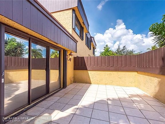5th image of 1012 NE 204th Ln #C
