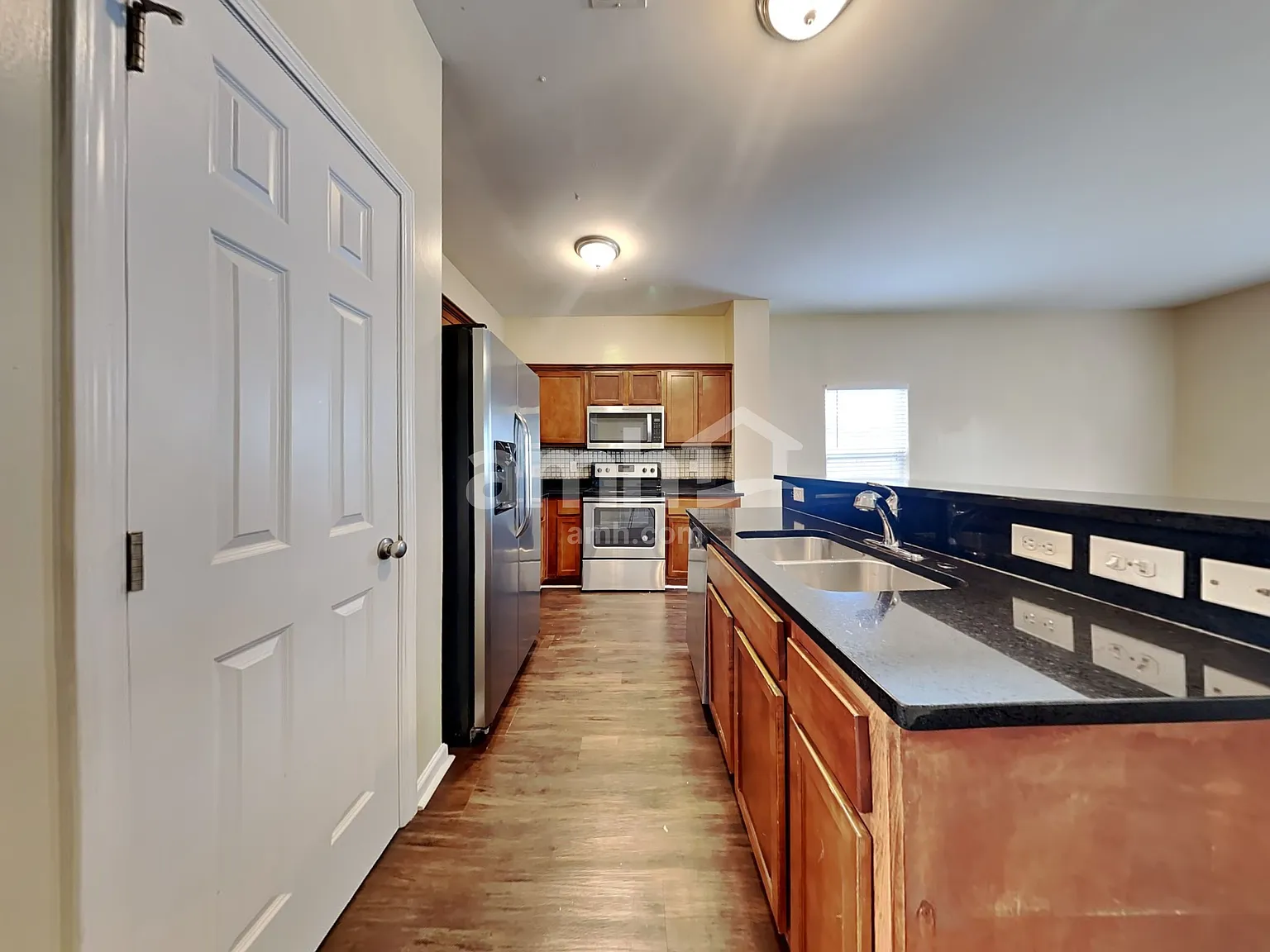 6 bed, 3.5 bath, 2682 sqft, $2,735 — Photo 3