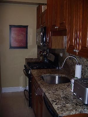 2nd image of 2052 N Lincoln Park W APT 1211