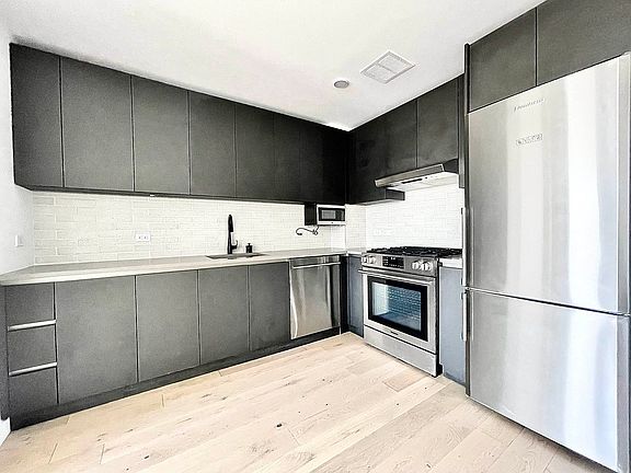 3rd image of 14474 Northern Blvd APT 5T