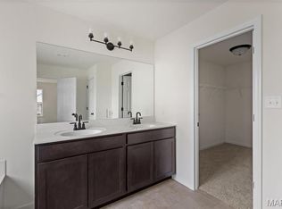 402 Honor Hill Dr, Foristell, MO 63348