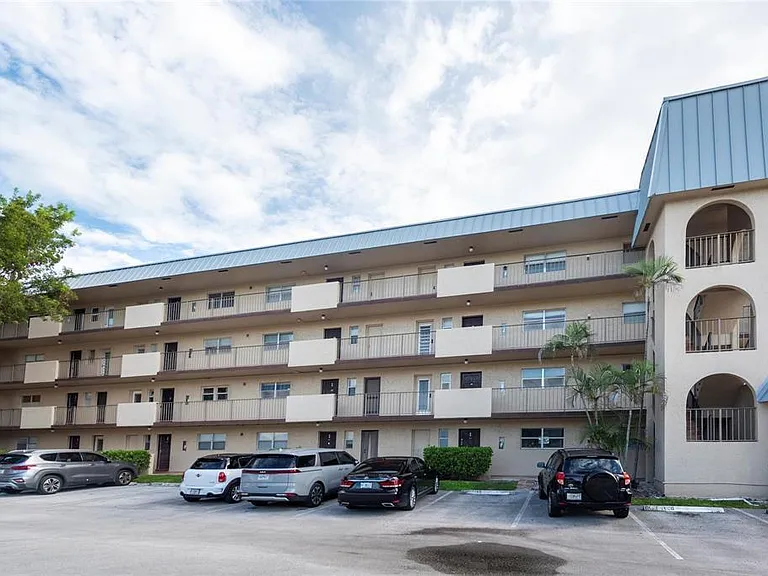 6061 N Falls Circle Dr #402 — Photo 25