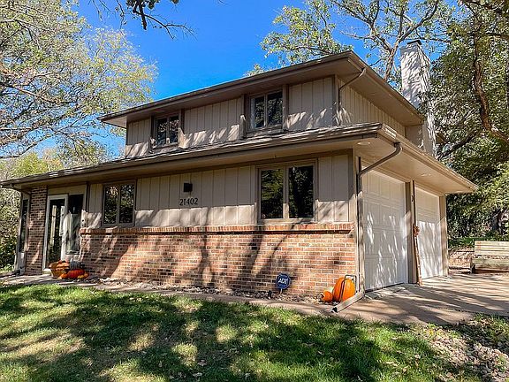 2nd image of 21402 Ash Cir