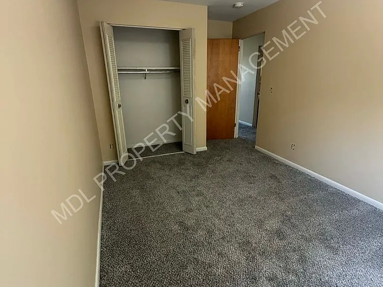 2225 Weiss — Photo 8