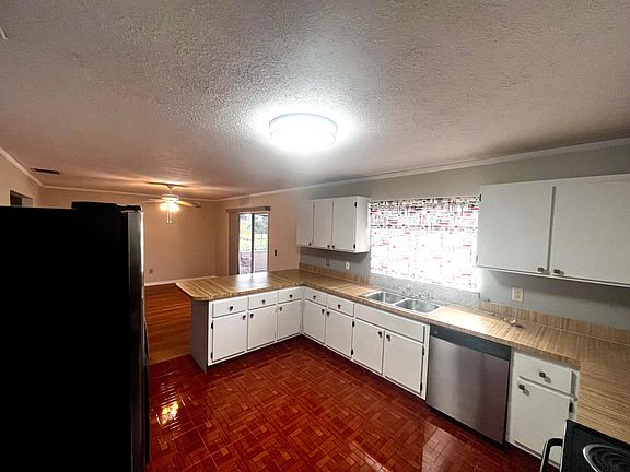 3rd image of 632 SE Port Saint Lucie Boulevard