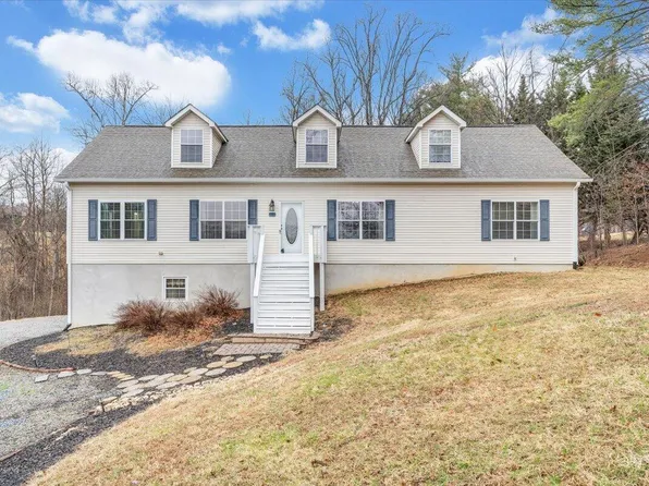 5300 Ponderosa Dr, Roanoke, VA 24019