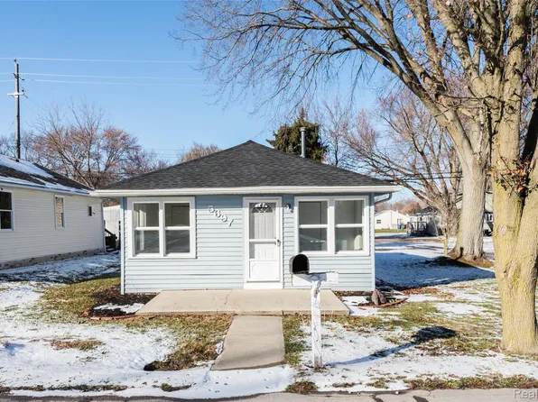 5697 Venice Rd, Newport, MI 48166