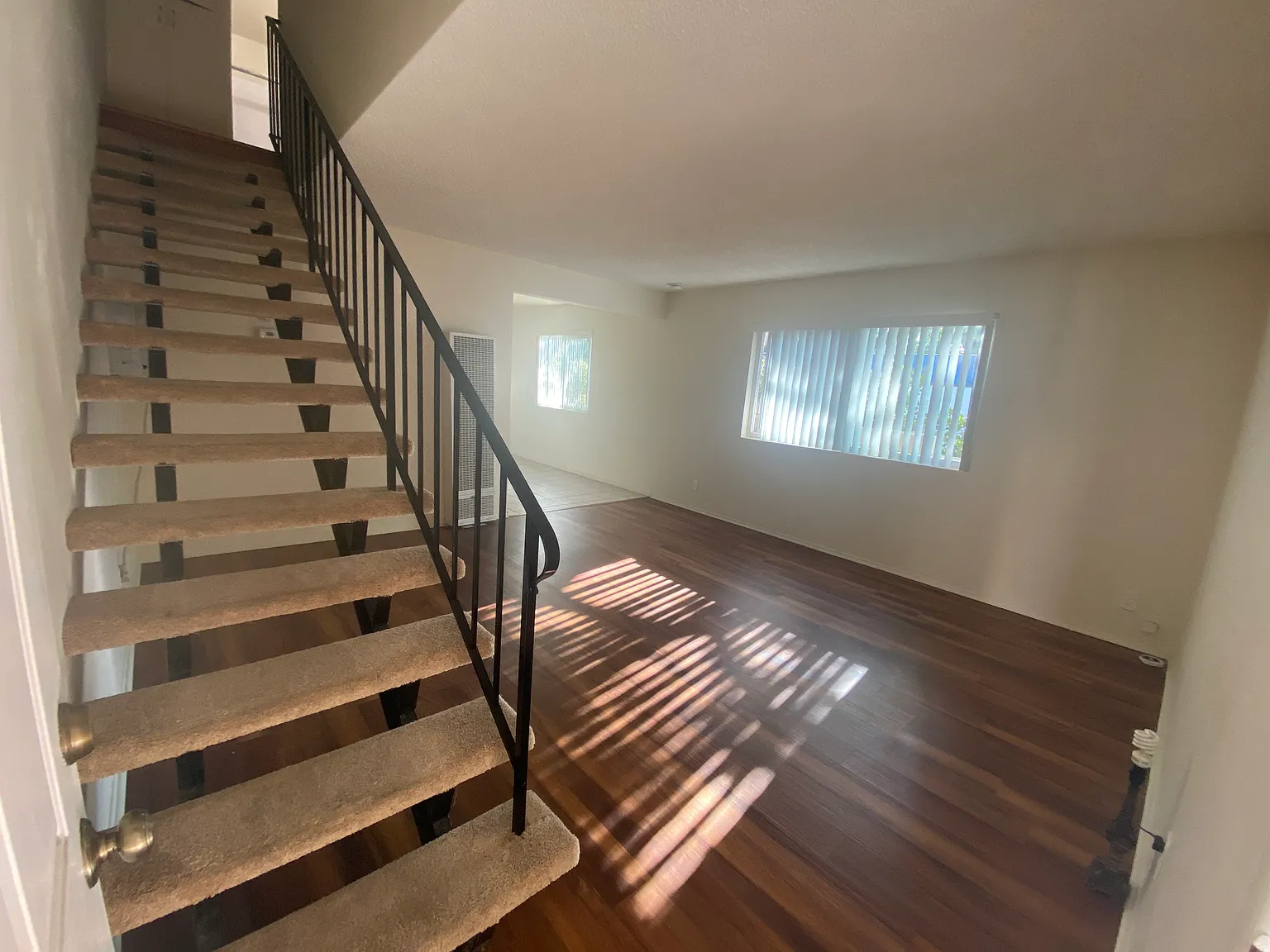 2 bed, 1.5 bath, 900 sqft, $2,850 — Photo 2