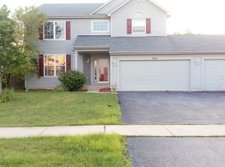 760 N Overlook Cir, Round Lake, IL