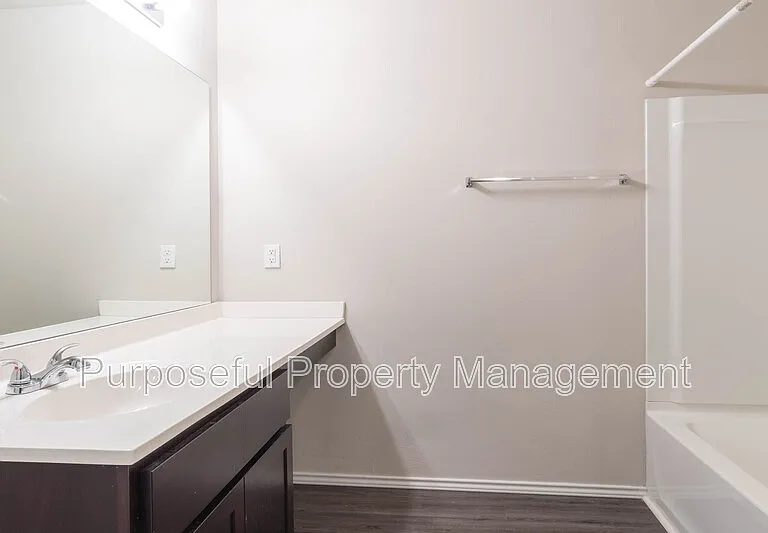 11608 NW 95th St — Photo 17