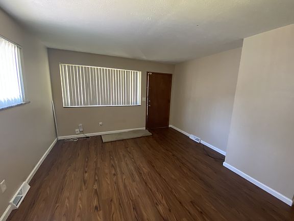 2nd image of 822 Marion Pl