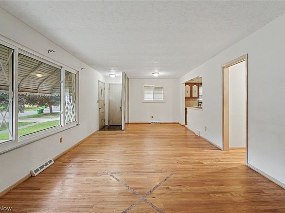 4th image of 5576 Andover Blvd