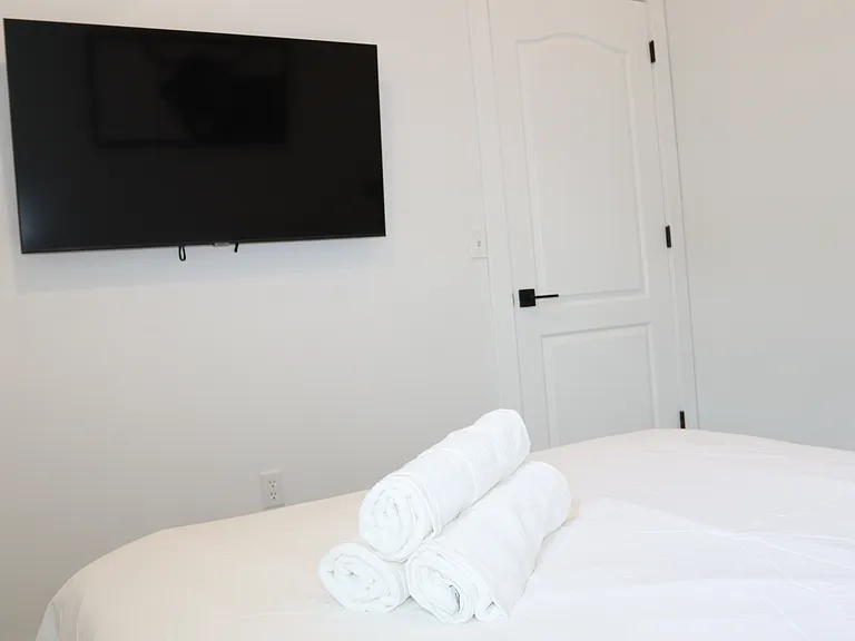455 Pavonia Ave #1B — Photo 3