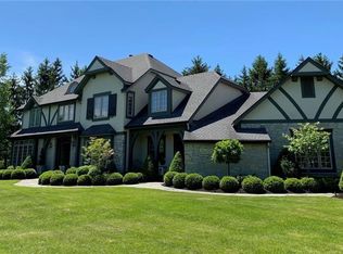 18 Merryhill Ln, Pittsford, NY 14534