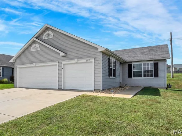 1007 Sweet River Dr, Saint Paul, MO 63366