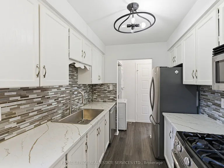 341 Rexford Dr — Photo 13