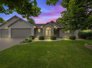 1621 Peach Tree Ct, Kaukauna, WI 54130