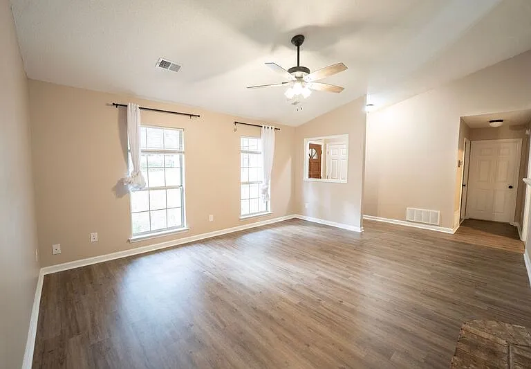 428 Floyd Cir — Photo 5