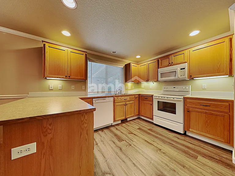 2512 NW 15th St — Photo 3