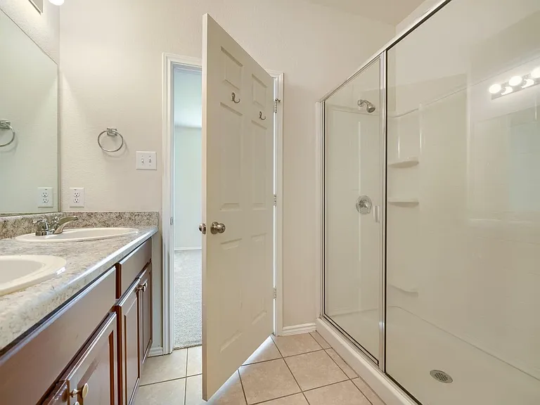616 Sonterra Blvd — Photo 16