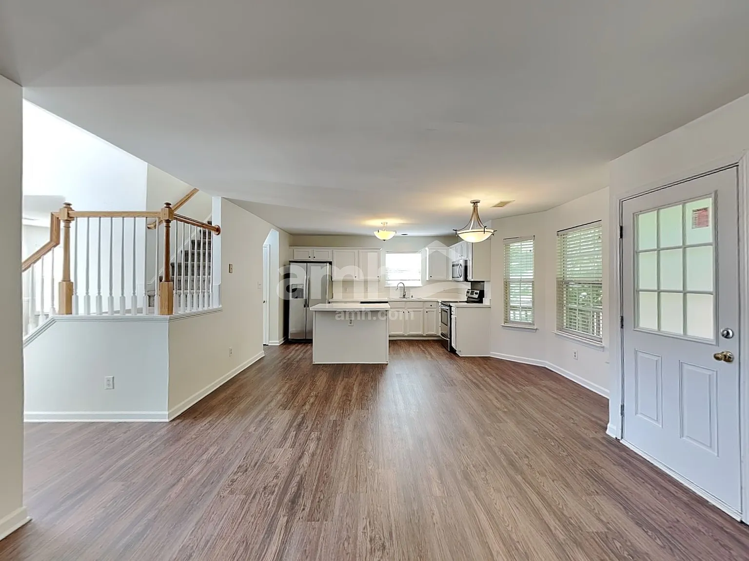 3 bed, 2.5 bath, 1717 sqft, $2,025 — Photo 4