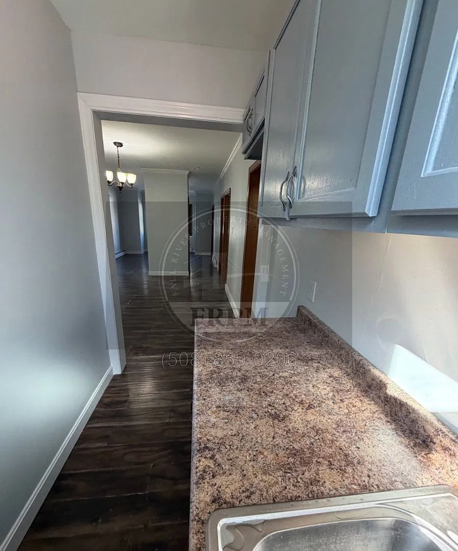 3 bed, 1.0 bath, $1,600 — Photo 3