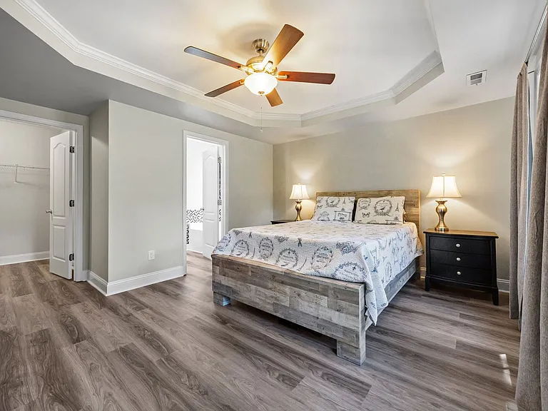 686 Colonial Hills Dr — Photo 31