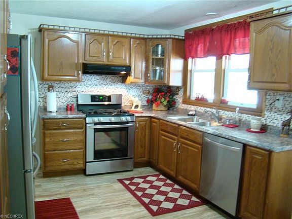 3rd image of 1029 Emerson Ave