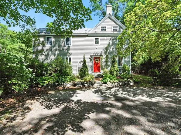 135 Central St, Georgetown, MA 01833