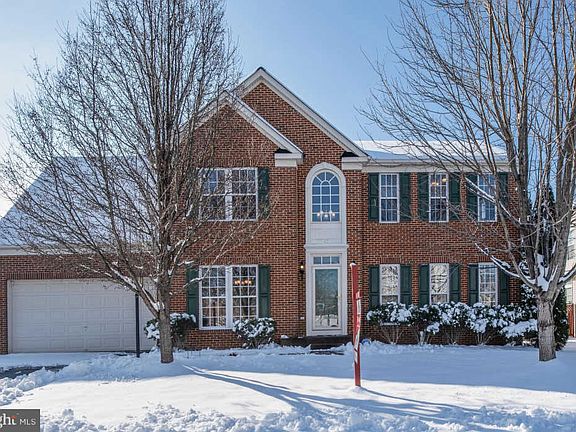 3rd image of 43 Kinross Dr