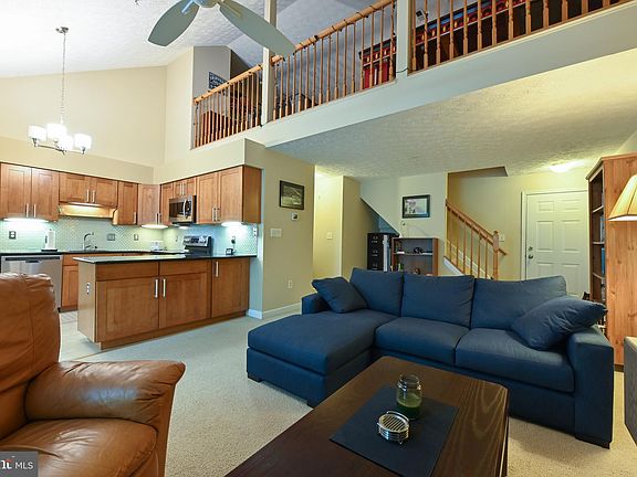 3rd image of 613 Admiral Dr Unit 307