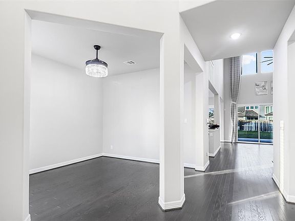 4th image of 12303 Dunkeld Ct