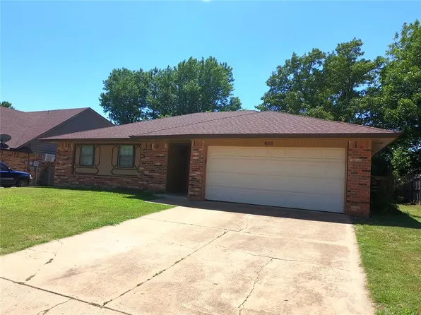 601 S Bouziden Dr, Moore, OK 73160