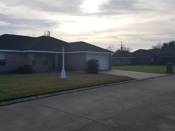 516 Shannons Way, Bridge City, TX 77611
