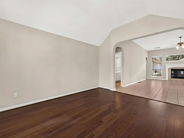 2726 Martinec Dr — Photo 8