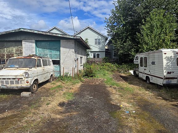 3rd image of 2037 E St