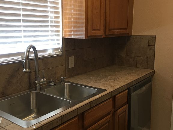 3rd image of 5748 Aladdin Ave