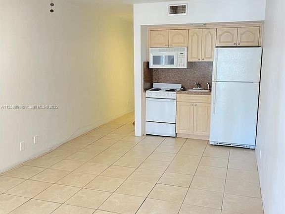 3rd image of 5910 NE 18th Ave APT 6