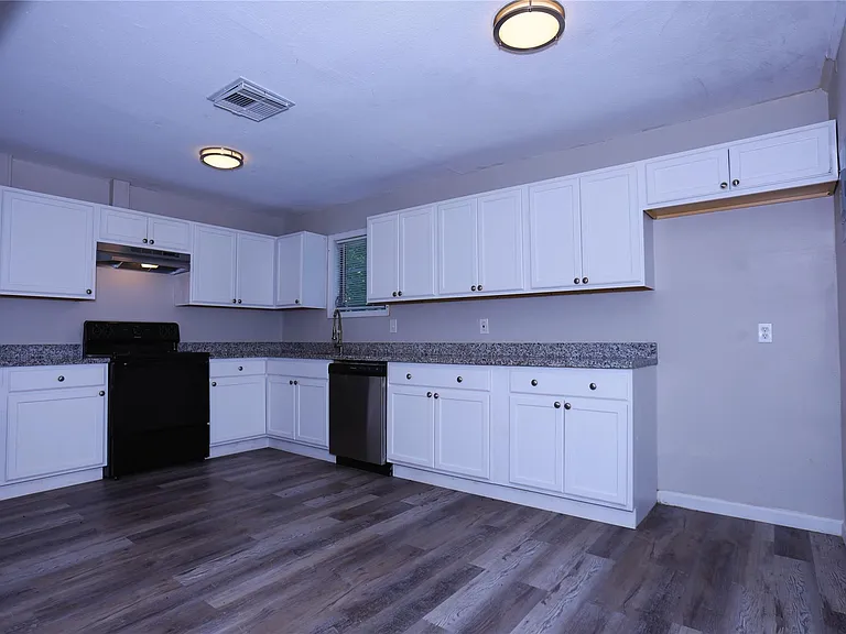 130 Bennett Dr — Photo 4