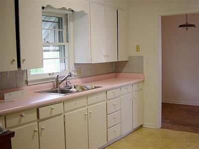 3rd image of 1442 Eagle St