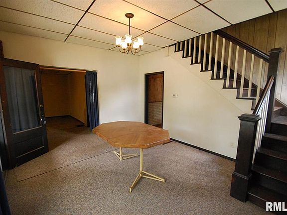 3rd image of 402 N Main St