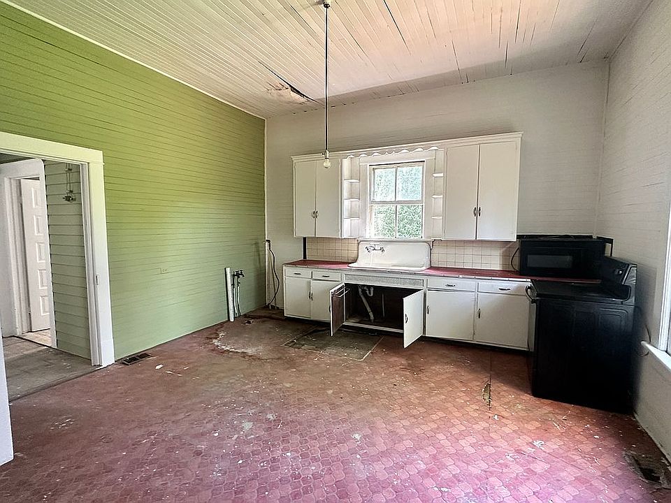 19th image of 211 E Main St