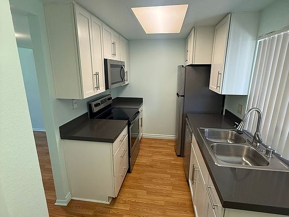 3rd image of 2555-2545-2559 White Oak Pl #2559UNITC