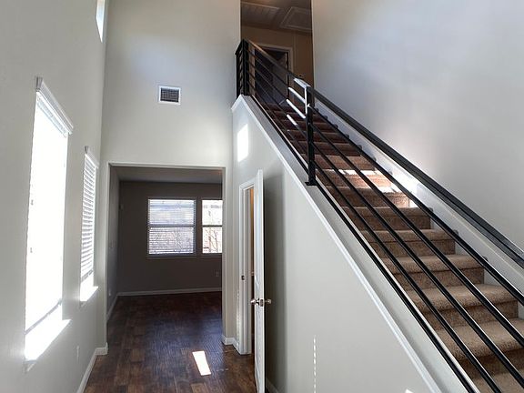 2nd image of 435 Eagle Brook Ln