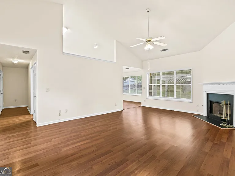 3245 Chandon Ln — Photo 2