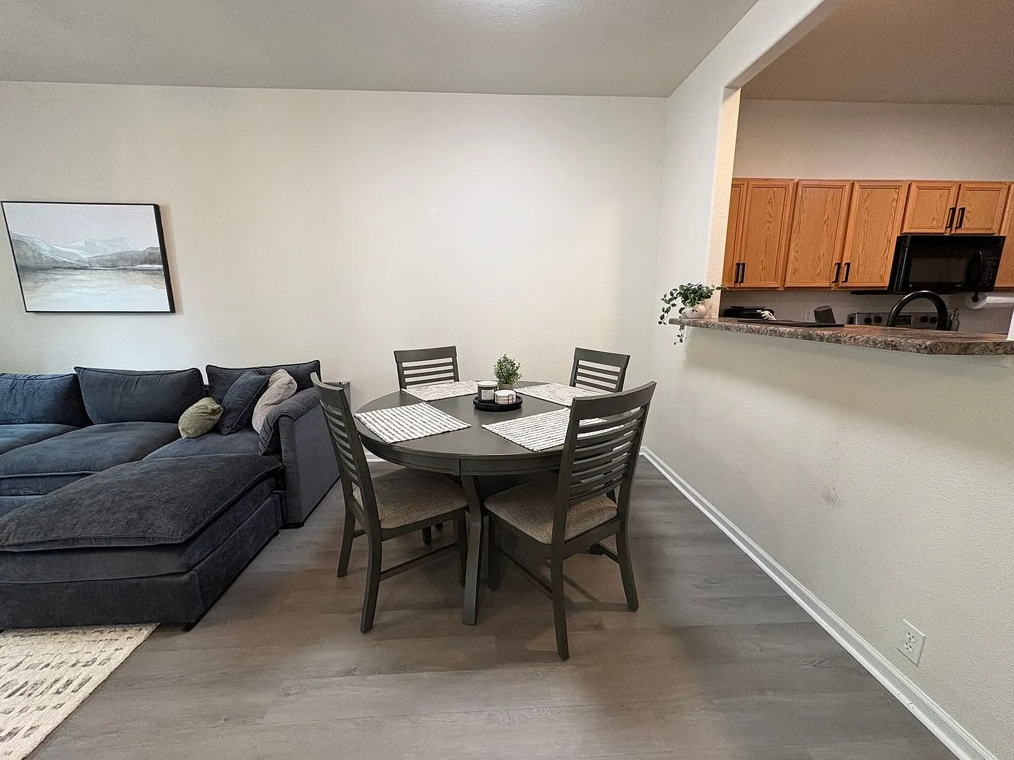 2 Bed 3 Bath Townhome Minutes from Ft. Carson!! — Photo 4