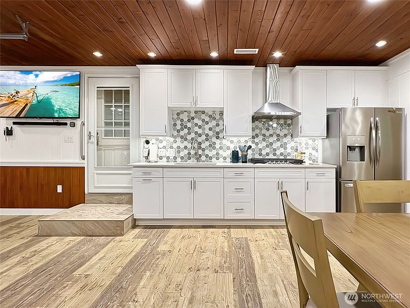 5th image of 4328 Lakeview Ct
