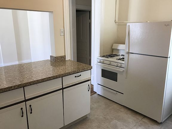 5th image of 824 W Newport Ave #2403297