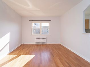 31-26 41st St #2F, Astoria, NY 11103